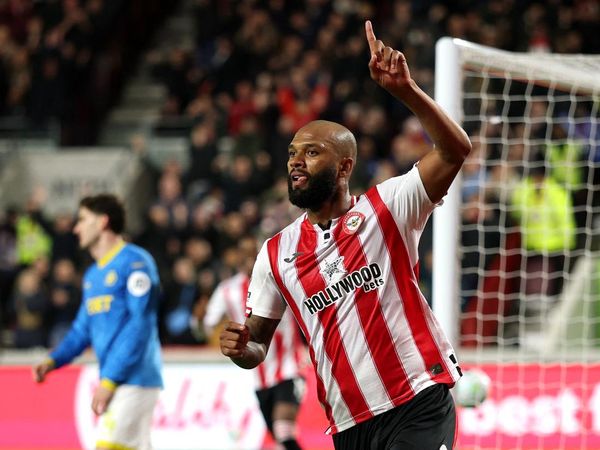 Brentford dan Bisnis Striker