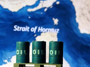 Iran Izinkan 20 Kapal Pakistan Lewati Selat Hormuz