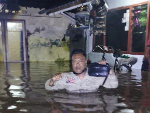 Kemensos Salurkan Bantuan Logistik buat Korban Terdampak Banjir di Pasuruan