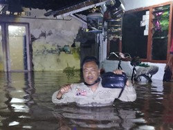 Kemensos Salurkan Bantuan Logistik buat Korban Terdampak Banjir di Pasuruan