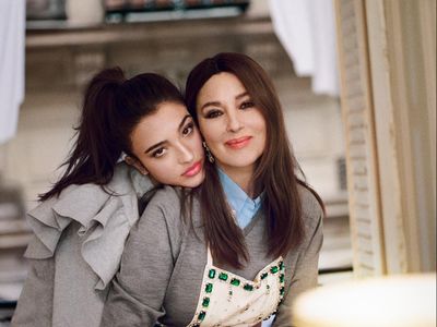Potret Perdana Putri Cantik Monica Bellucci Pemotretan Vogue Bareng Ibunya
