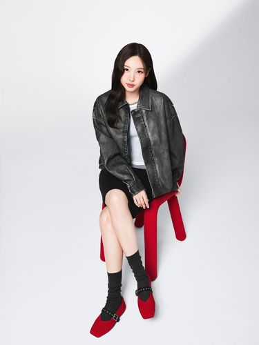 Nayeon TWICE untuk VIVAIA