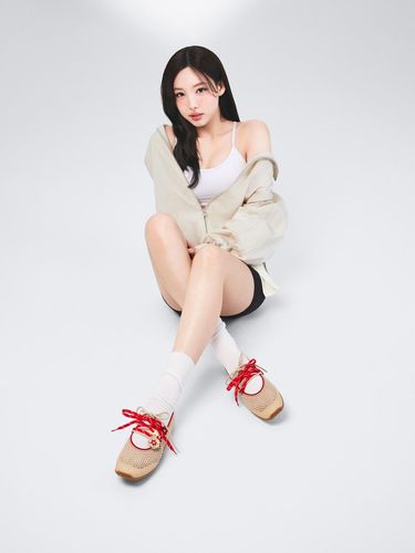 Nayeon TWICE untuk VIVAIA