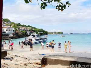 Puluhan Ribu Penumpang Menyeberang dari Sanur ke Nusa Penida