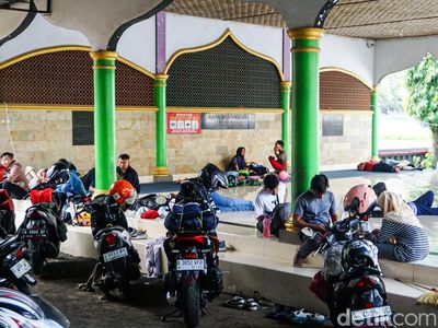 Pemilir Manfaatkan Masjid di Jalur Pantura untuk Beristirahat Saat Arus Balik