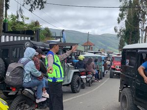 Ribuan Wisatawan Serbu Bromo via Gubugklakah