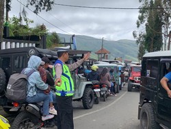 Ribuan Wisatawan Serbu Bromo via Gubugklakah