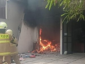 Toko Laundry di Kelapa Gading Kebakaran, 2 Karyawati Terluka