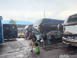 Video: H+4 Lebaran, Terminal Pulogebang Dipadati Pemudik