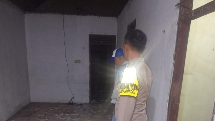 Dua remaja di Kabupaten Grobogan luka-luka saat petasan yang mereka injak dan tarik sumbunya meledak.