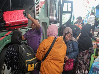 Usai Lebaran, Ribuan Pemudik Padati Terminal Terpadu Pulo Gebang