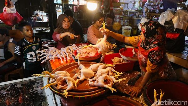 Aktivitas Jual Beli di Pasar Minggu Masih Lengang Usai Lebaran