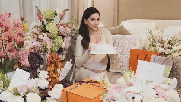 Alyssa Daguise Dikelilingi Bunga-Kado Saat Ultah, Gak Sabar Ketemu Anak