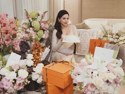 Alyssa Daguise Dikelilingi Bunga-Kado Saat Ultah, Gak Sabar Ketemu Anak