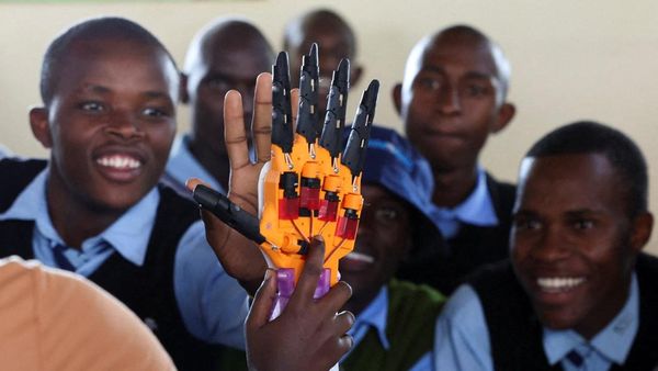 Bantu Siswa Tunarungu, Lengan Robot AI Ubah Ucapan Jadi Isyarat