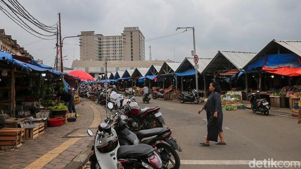 Banyak Pedagang Masih Mudik, Aktivitas Pasar Ciputat Lengang