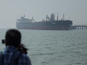 Iran Izinkan Kapal Tanker Minyak Malaysia Lewati Selat Hormuz