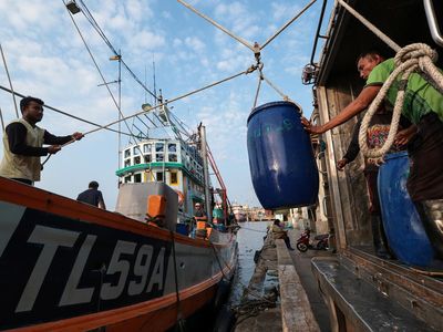Nelayan Terjepit Harga BBM, Produksi Ikan Terancam Turun