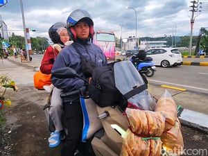 Kisah Nur Fallah, Motoran 130 Km Boyong Beras hingga Opak Jampang