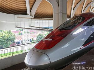 Video Penjelasan KCIC soal Whoosh Berhenti di Jalur Layang Kopo