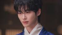Tampan Jadi Pangeran, Akting Byeon Woo Seok Dikritik Kaku di Perfect Crown