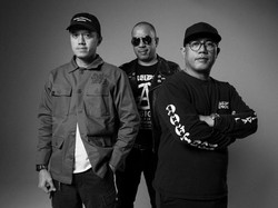 Perjalanan Baru Seringai Lewat Sejati dan Senarai Feses