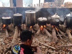 Merawat Tradisi Adang Kupat Peninggalan Wali Songo di Delanggu Klaten