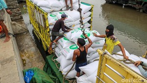Usai Lebaran, Aktivitas Bongkar Muat Sunda Kelapa Mulai Bergerak