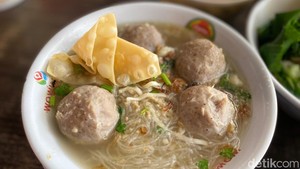 Cicip Bakso Asli Wonogiri di Kotanya Langsung, Gimana Rasanya?