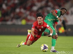 Meski begitu mantan Striker PSM dan Persis Solo itu terus tampil ngotot hingga babak kedua.