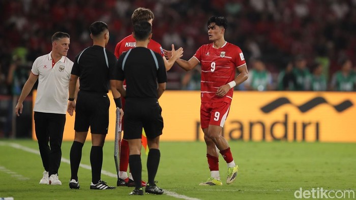 Striker Timnas Indonesia Ramadan Sananta saat berduel melawan pemain Saint Kitts & Nevis di SUGBK, Jakarta, Jumat (27/3/2026).