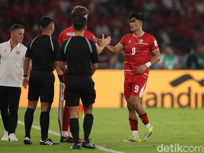 Striker Timnas Indonesia Ramadan Sananta saat berduel melawan pemain Saint Kitts & Nevis di SUGBK, Jakarta, Jumat (27/3/2026).