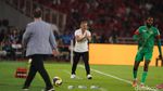 Gaya Nyentrik John Herdman Kawal Timnas Garuda