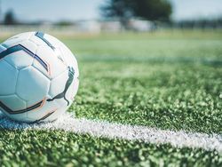 Jadwal Bola Hari Ini: Arema vs Persebaya Nanti Sore, PSG Vs Bayern Dini Hari!