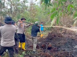 Kapolda Riau Didampingi Rocky Gerung Cek Karhutla di Dumai, Begini Kondisinya