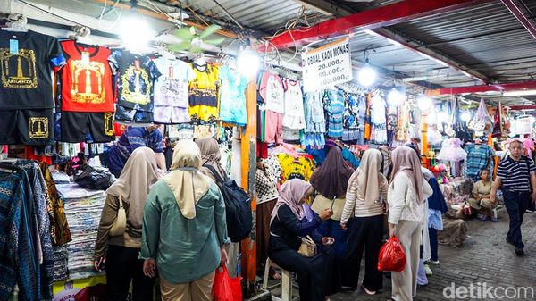 Kawasan Lenggang Jakarta Jadi Favorit Belanja Oleh-oleh