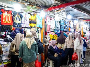 Kawasan Lenggang Jakarta Jadi Favorit Belanja Oleh-oleh