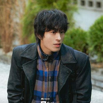 Drama We Are All Trying Here menyoroti kisah Hwang Dong Man yang akan diperankan Koo Kyo Hwan.