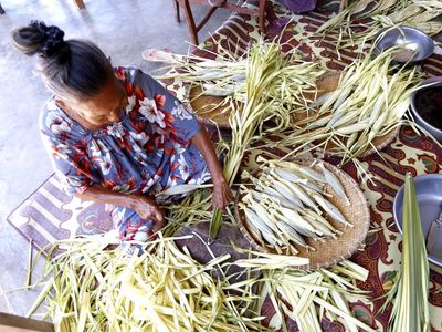 Melihat Pembuatan Dodol Daun Woka khas Lebaran Ketupat