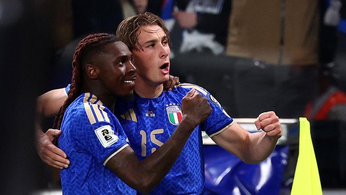 BERGAMO, ITALY - MARCH 26: Moise Kean (L) of Italy celebrates with Pio Esposito after scoring the his teams second goal during the  FIFA World Cup 2026 European Qualifiers KO play-offs match between Italy and Northern Ireland at Stadio di Bergamo on