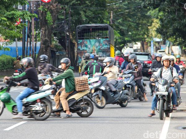 Nekat Lawan Arah, Pengendara Abaikan Keselamatan