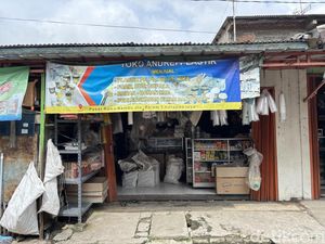 Harga Plastik Naik, Pedagang di Bekasi Rela Cuan Tipis demi Tetap Laris