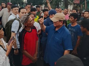 Cerita Warga Bantaran Rel Senen Kaget Tiba-tiba Didatangi Prabowo