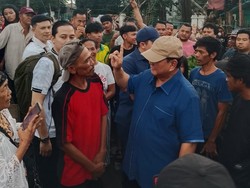 Cerita Warga Bantaran Rel Senen Kaget Tiba-tiba Didatangi Prabowo