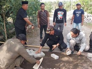 Tradisi silaturahmi Lebaran 2026 di Desa Pesanggaran terasa lebih nyaman. Ini  berkat perbaikan infrastruktur jalan oleh PT BSI.