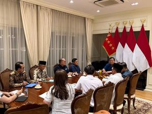 Bos KAI Buka Suara Dapat Titah dari Prabowo Bangun Hunian di Bantaran Rel