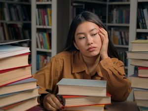 Tips Jitu Atasi Capek Mental & Pegal Linu Saat Mengerjakan Skripsi