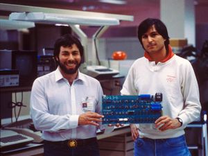 50 Tahun Apple: Dari Garasi ke Rp 67 Ribu Triliun