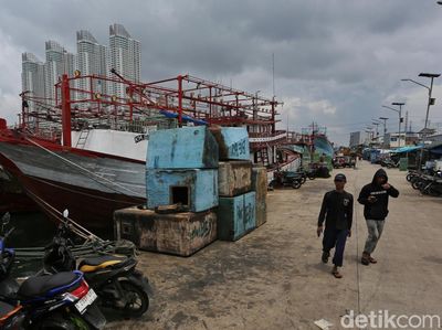 Suasana Sepi Pelabuhan Muara Angke
