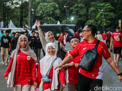 Suporter Timnas Indonesia Serbu GBK Saat FIFA Series